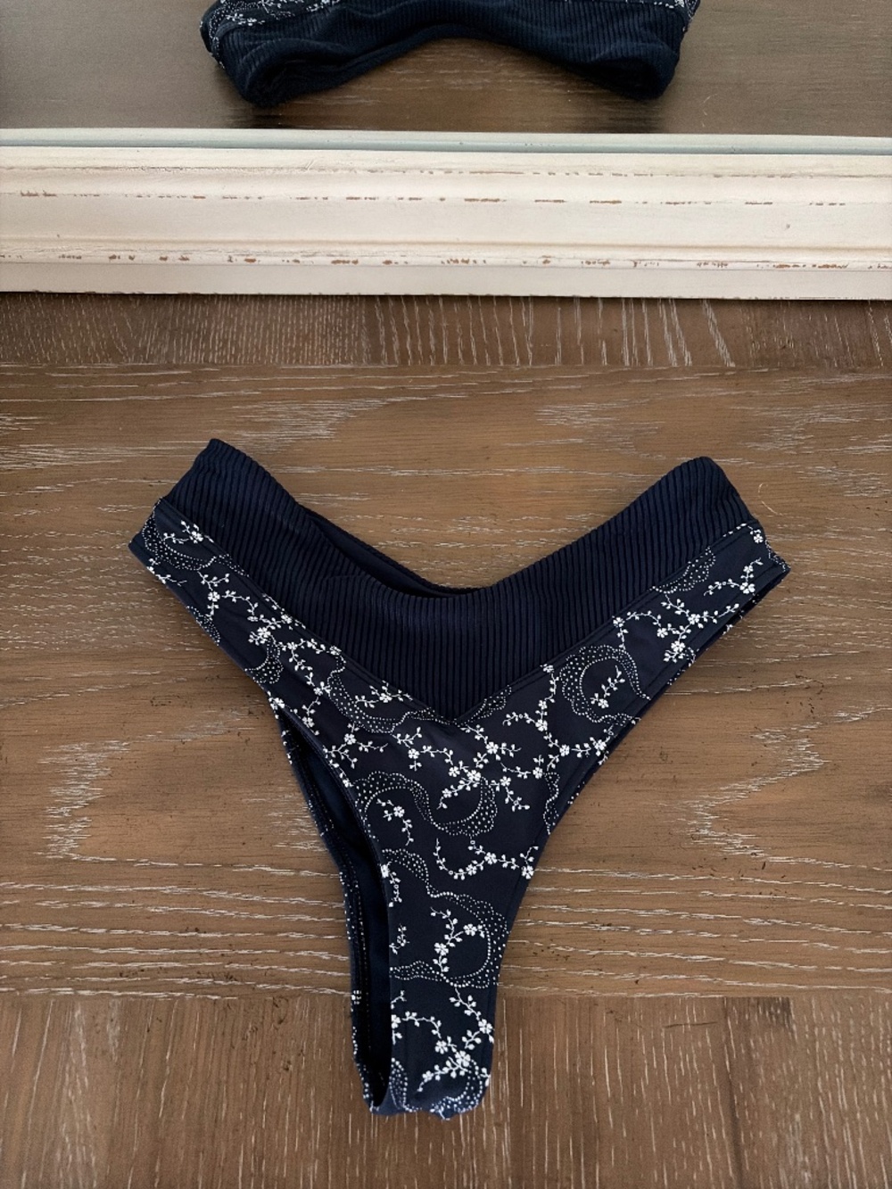 Frankie’s bikinis Bellamy bottom size small